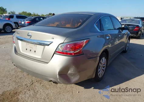 2015 Nissan Altima 2.5 S из США, поврежденный, VIN 1N4AL3AP8FN918525